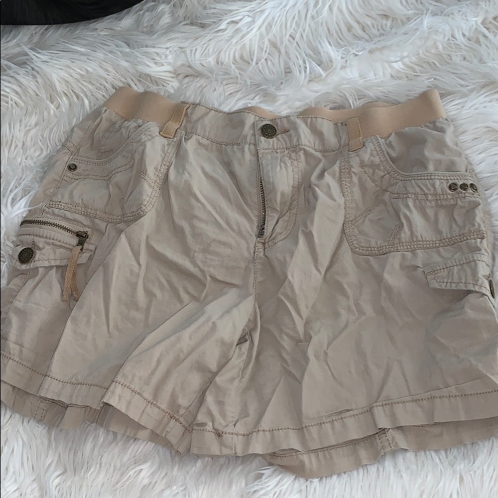 Women’s kaki Maurices shorts
